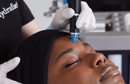 HydraFacial-Behandlung mit Handstück